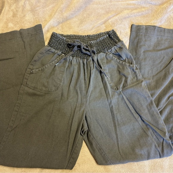 Ci Sono Gray Smocked Pants - Picture 2 of 5